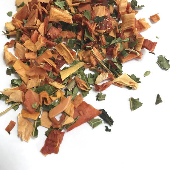 Organic Papaya chips and Leaves Mix Hay Topper